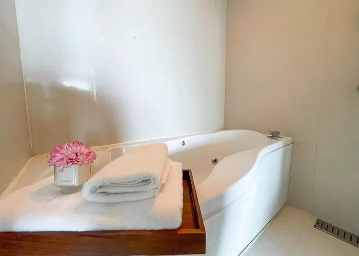 Near Bts Thong Lor L Workspace And Kitchen L Sontana Апартаменты